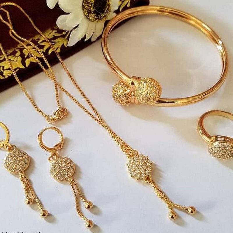 Stylist gold jewelry set